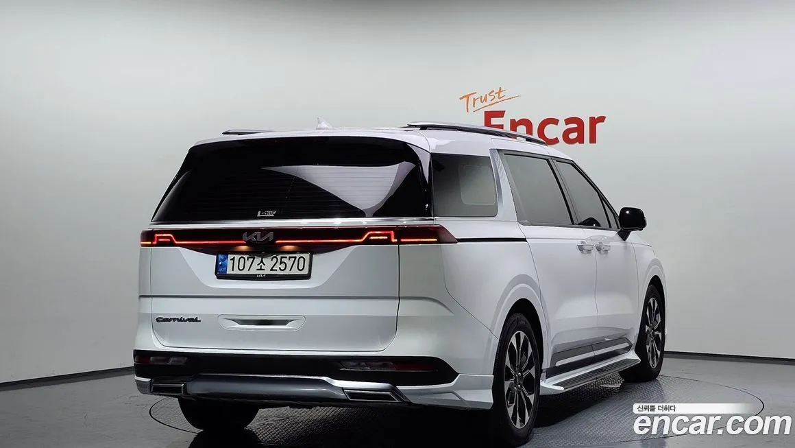 Kia Carnival — фото 2
