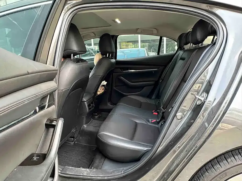 Mazda 3 Axela 2022 из CN, фото 3