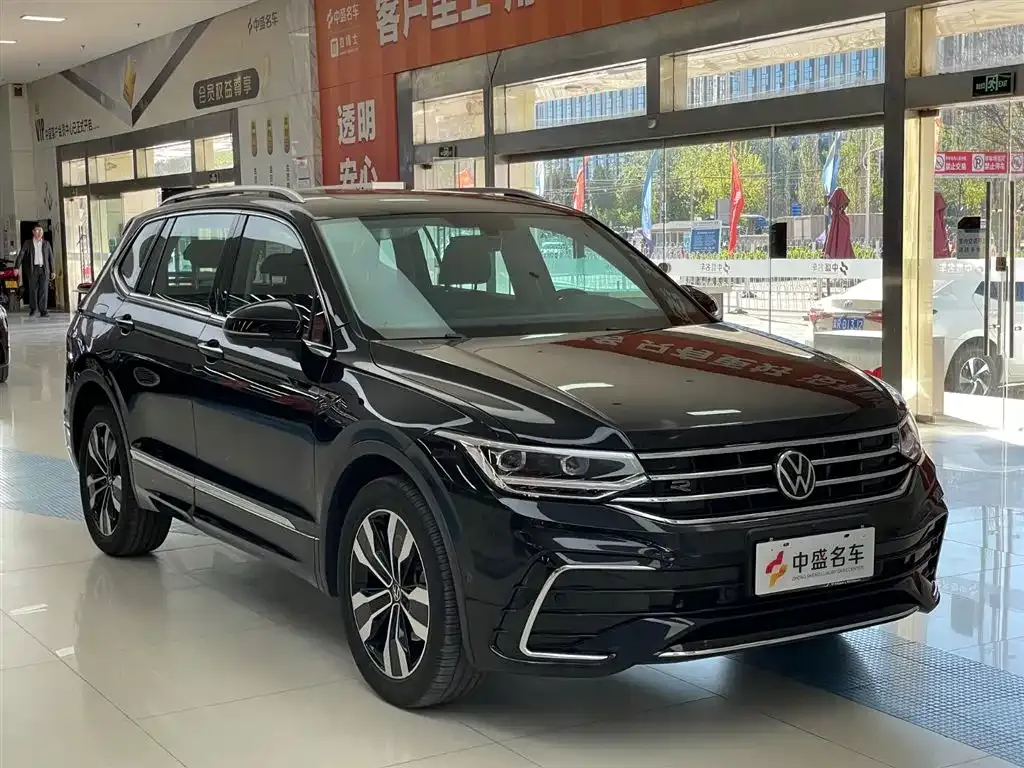 Volkswagen Tiguan L — фото 4