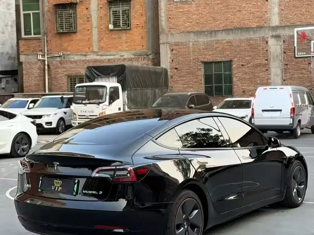Tesla Model 3 — фото 6