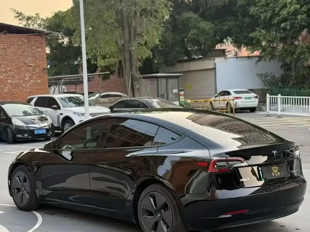 Tesla Model 3 — фото 4