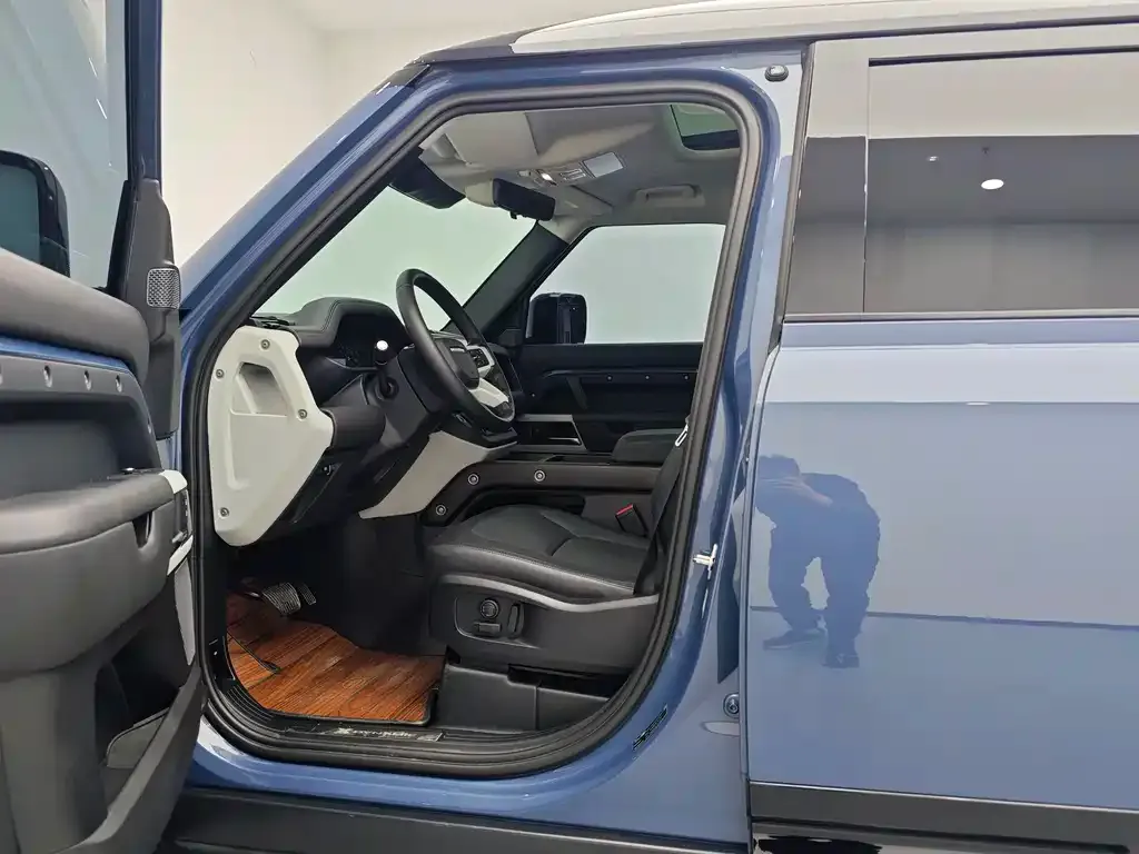 Land Rover Defender — фото 10
