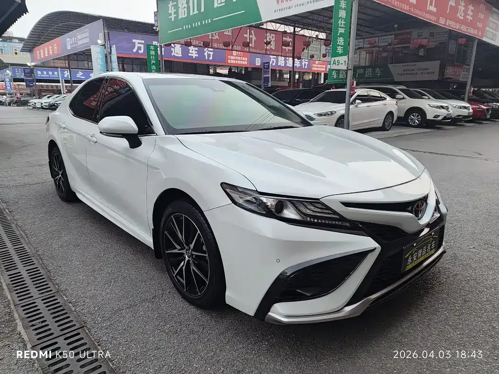 Toyota Camry — фото 4
