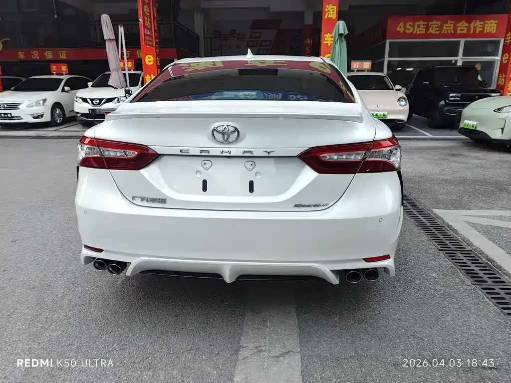 Toyota Camry — фото 3