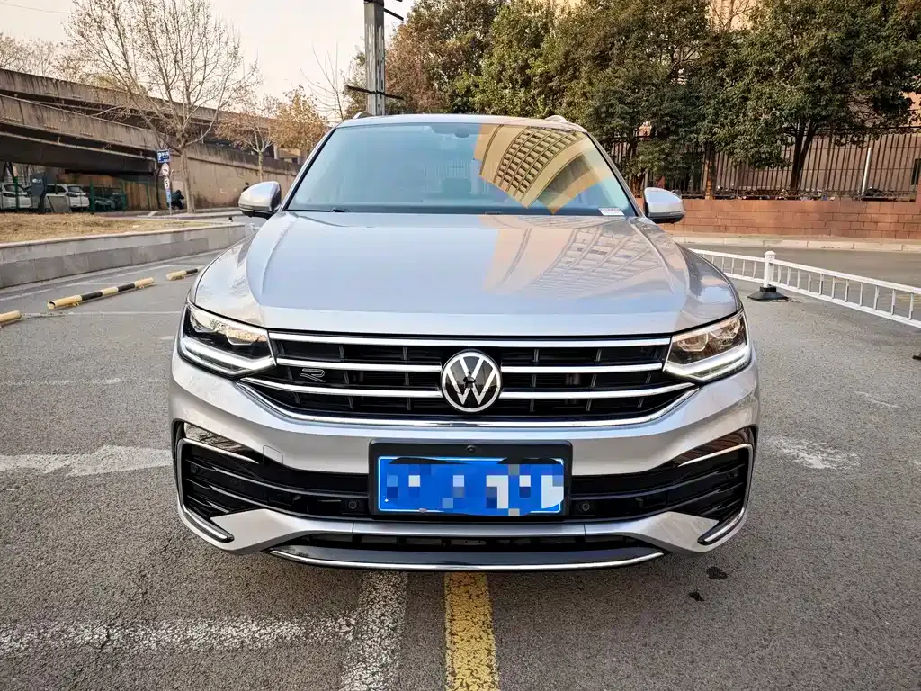 Volkswagen Tiguan L — фото 9