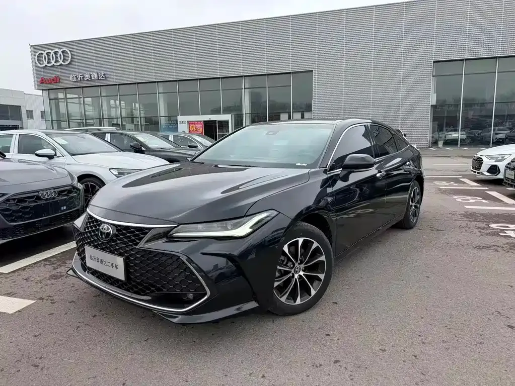Toyota Avalon — фото 1