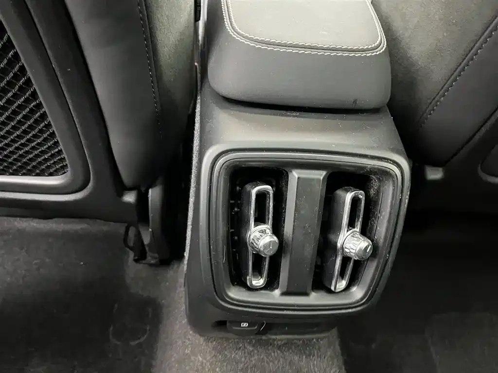 Volvo C40 2024 из CN, фото 3