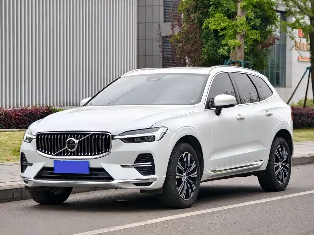 Volvo XC60 — фото 1