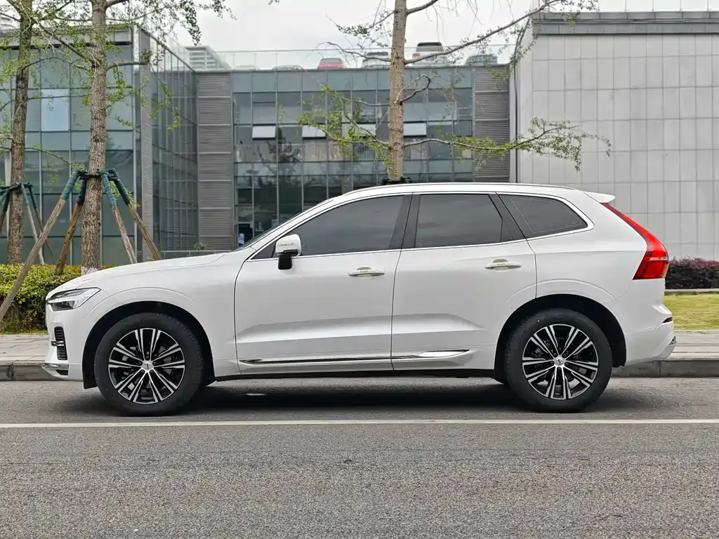 Volvo XC60 — фото 9