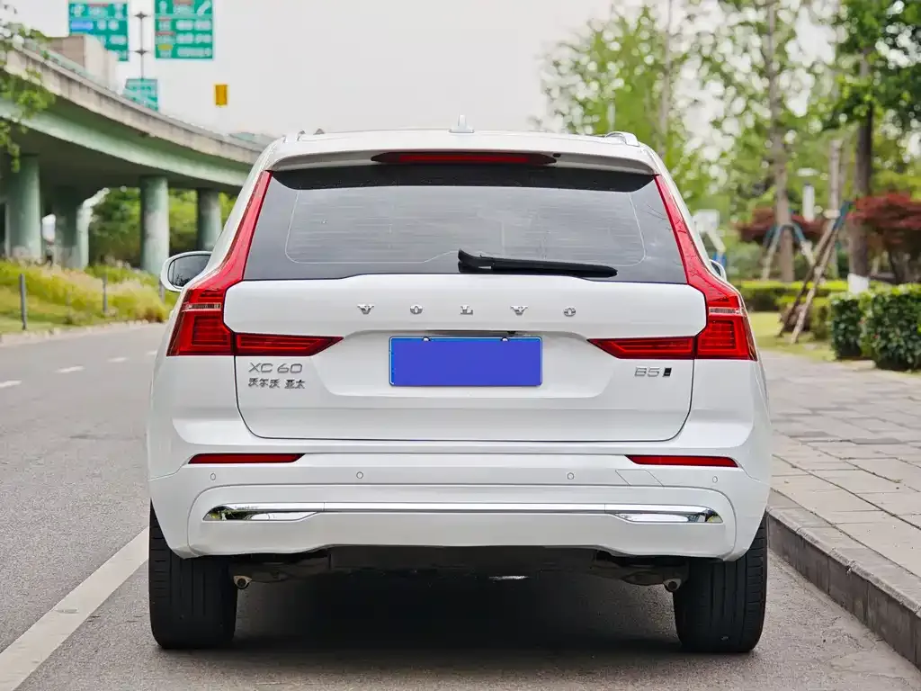 Volvo XC60 — фото 7