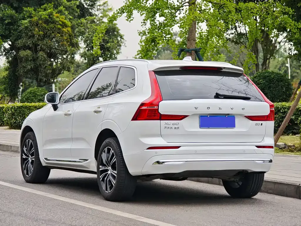 Volvo XC60 — фото 10