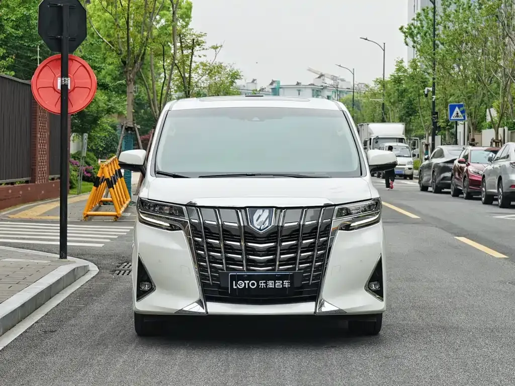 Toyota Alphard — фото 7