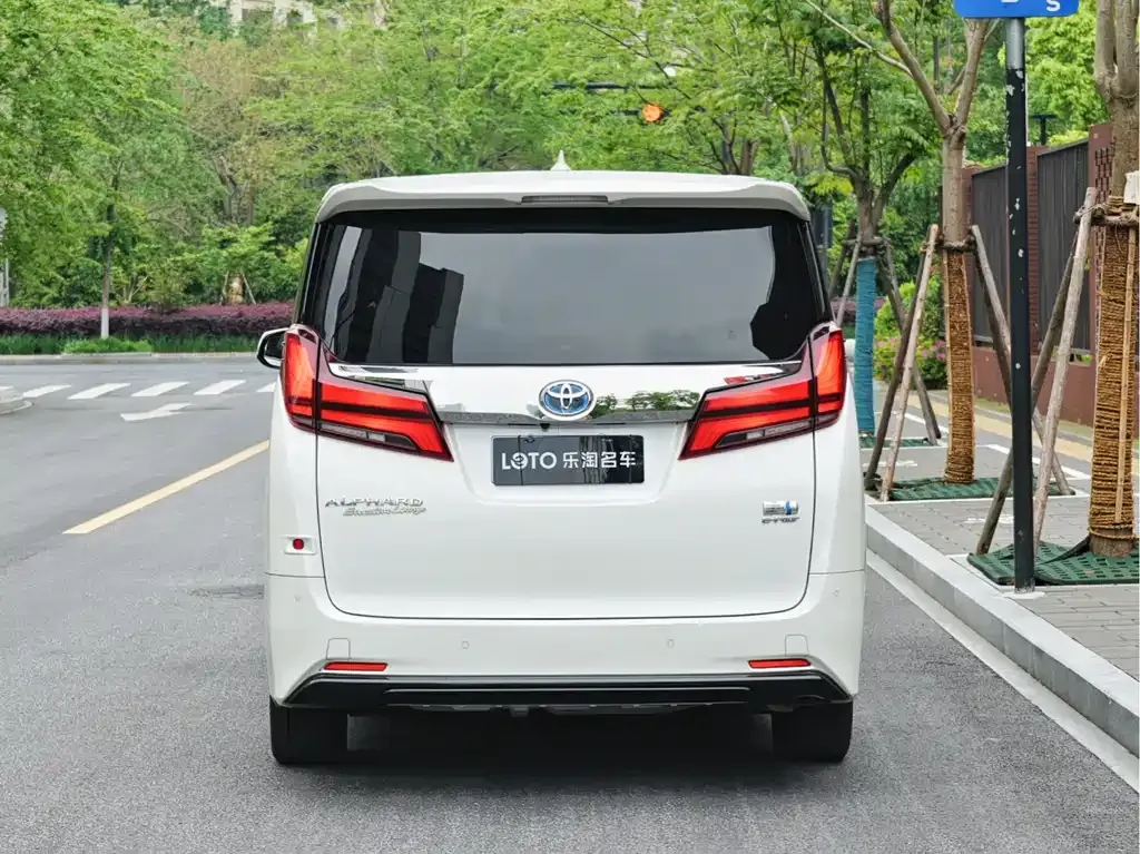 Toyota Alphard — фото 5