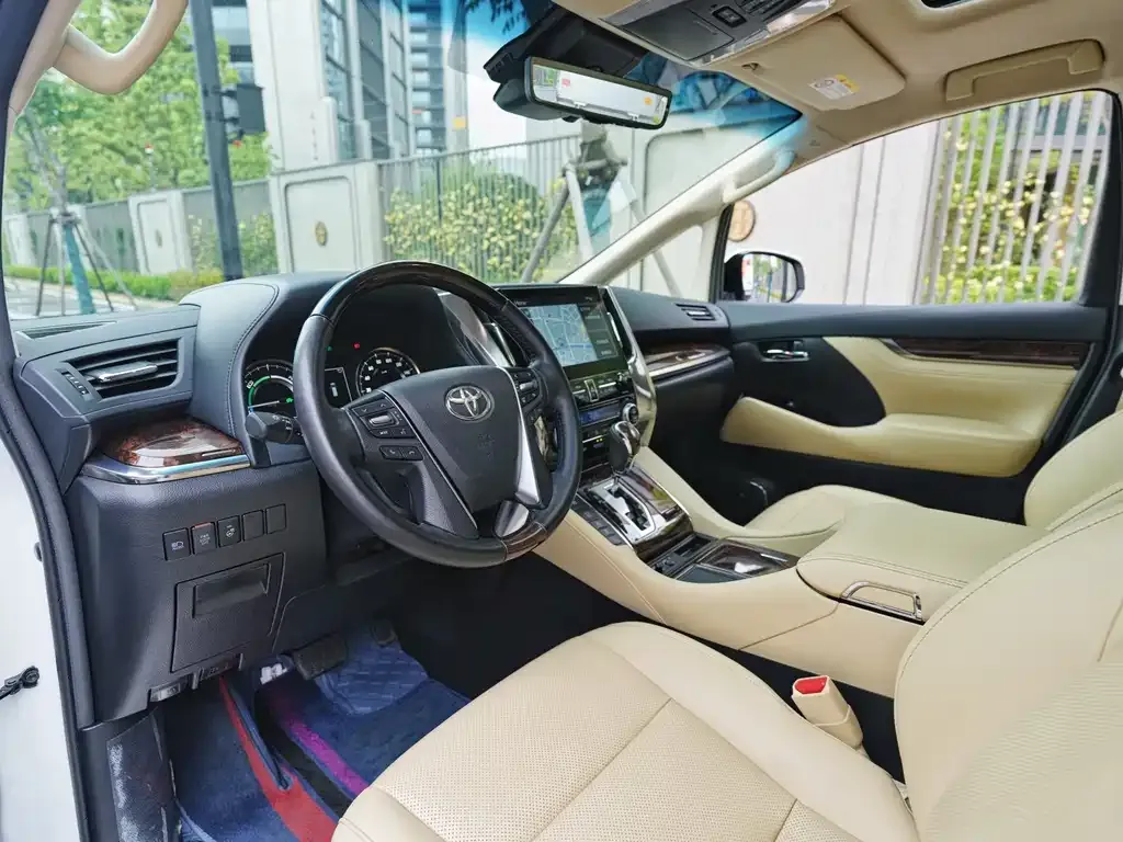 Toyota Alphard — фото 8