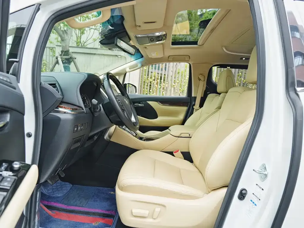 Toyota Alphard — фото 4