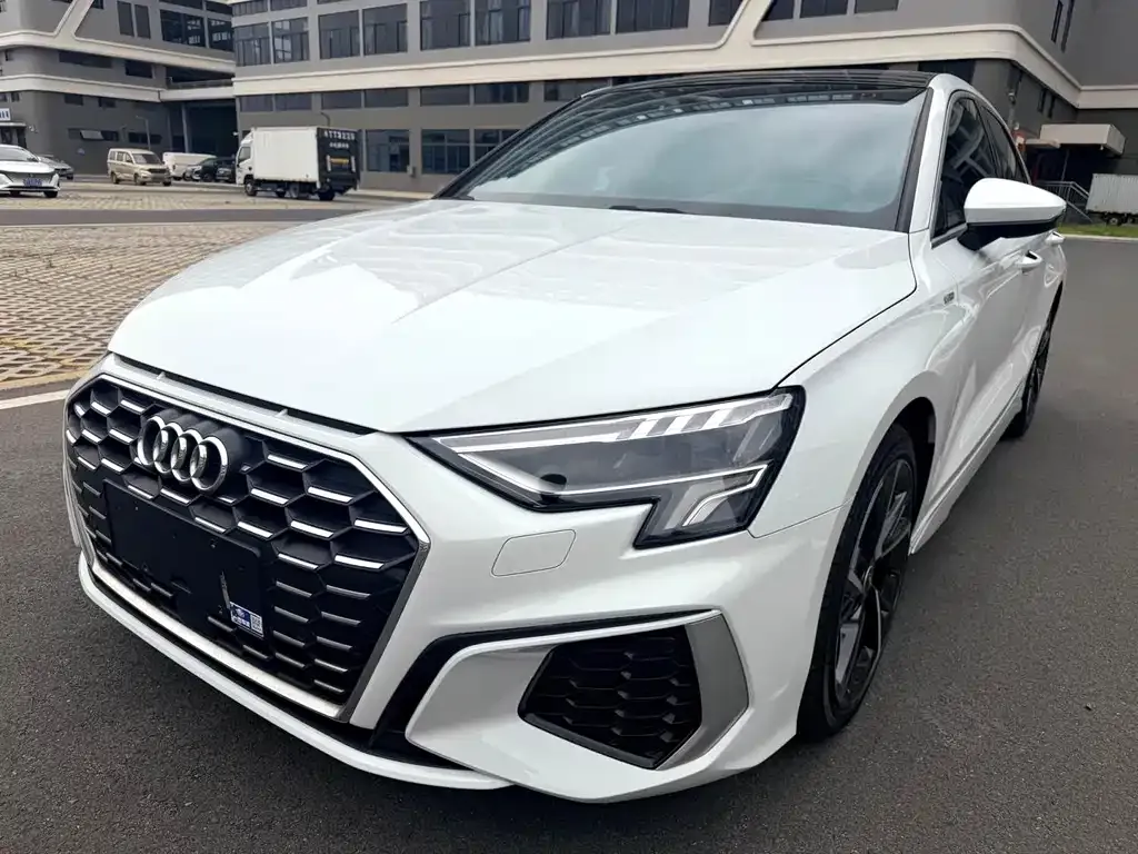 Audi A3 — фото 1