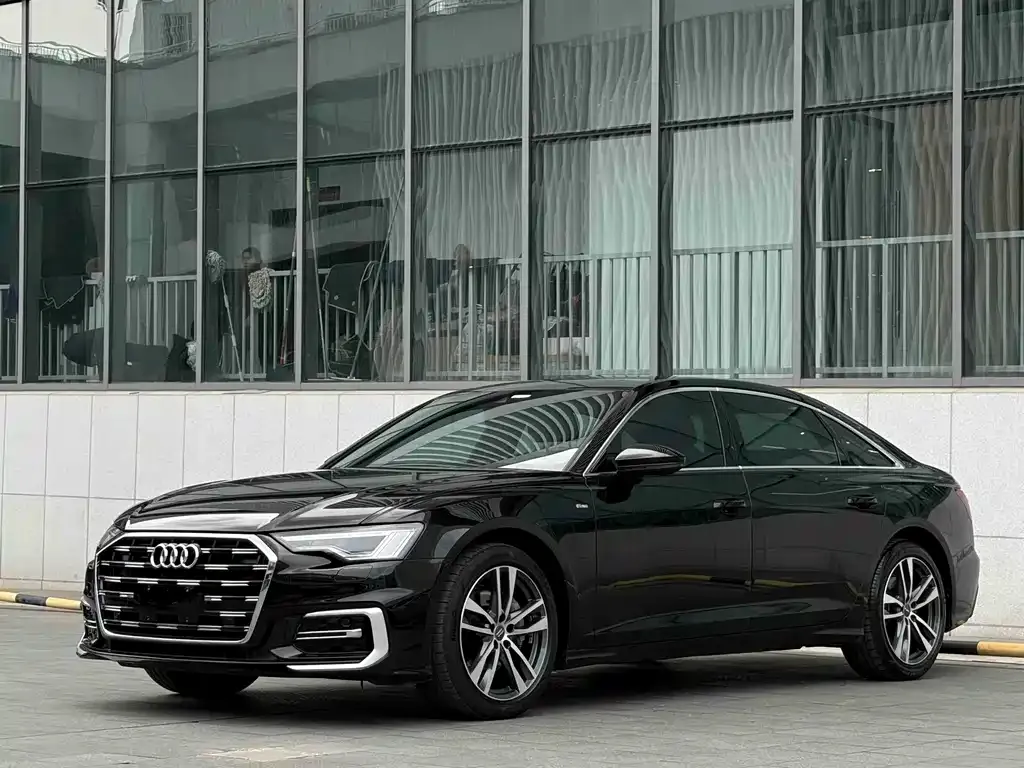 Audi A6L — фото 1
