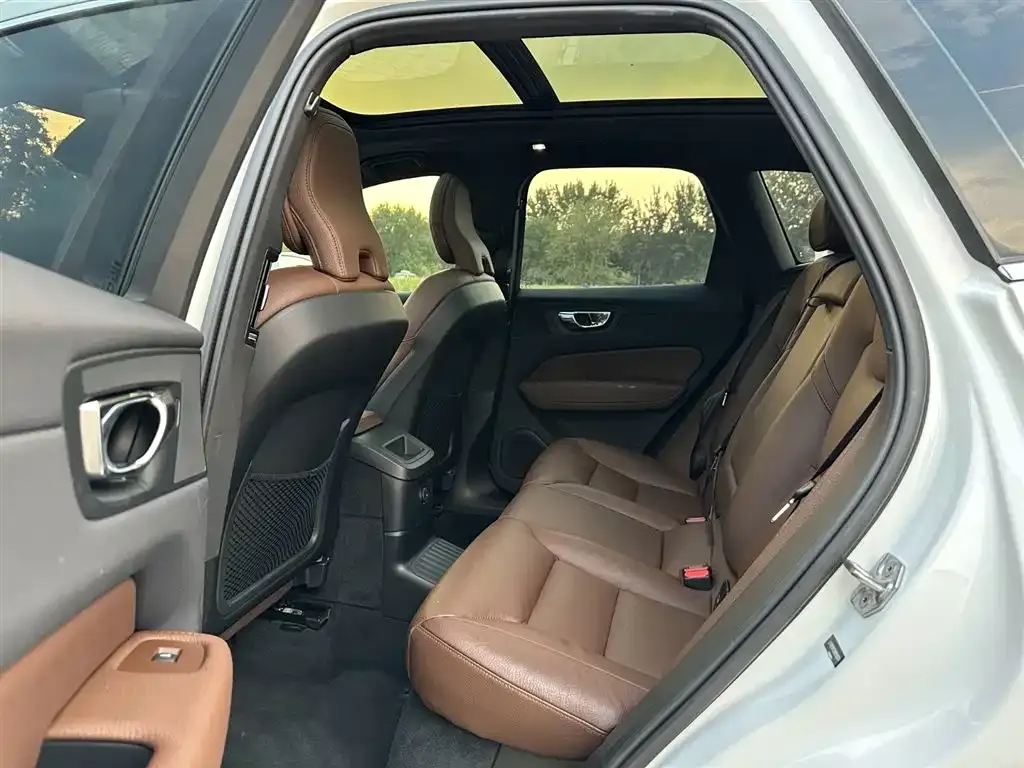Volvo XC60 PHEV 2021 из CN, фото 10