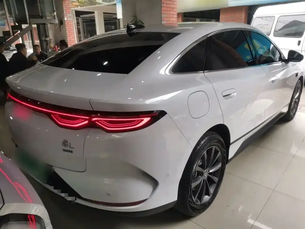 BYD Qin L — фото 8