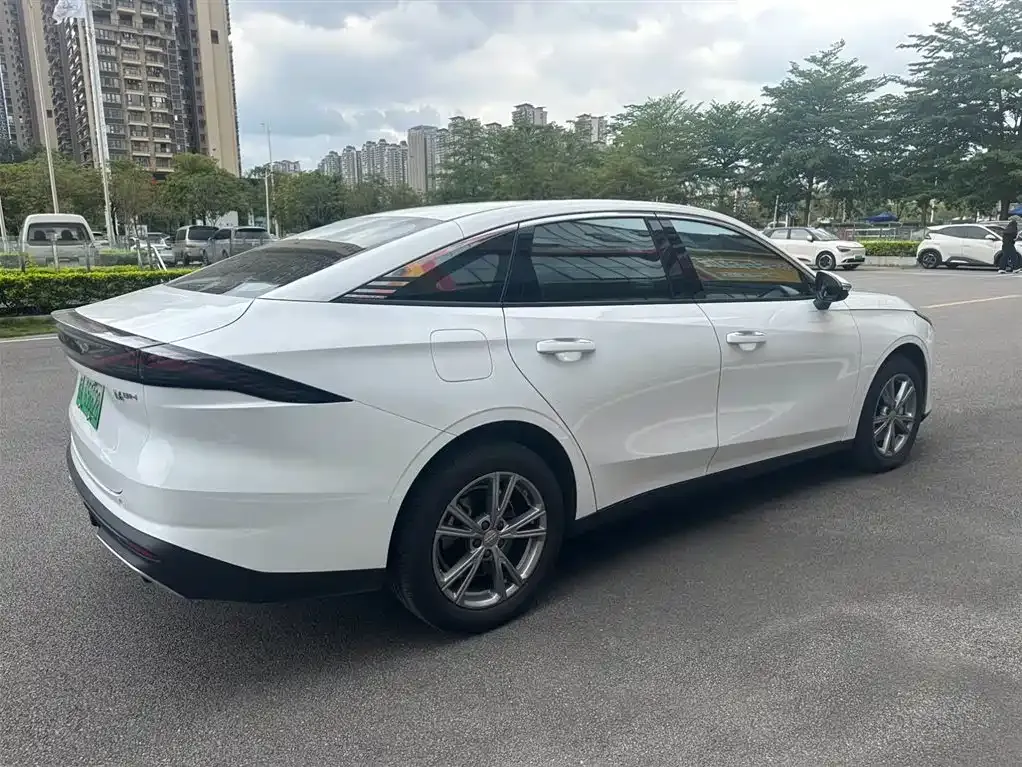 Geely Galaxy L6 — фото 7