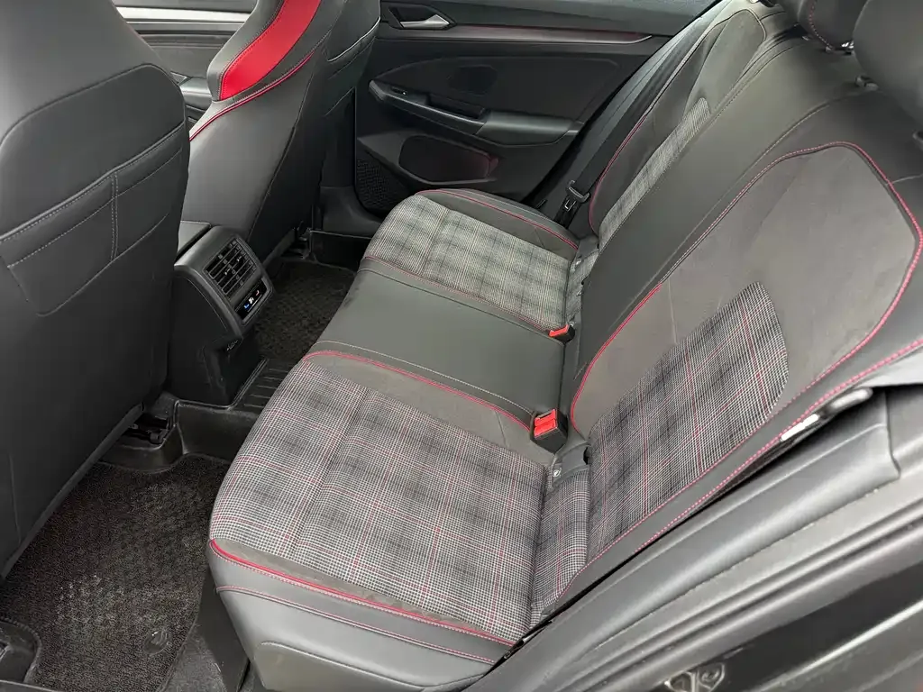Volkswagen Golf GTI — фото 2