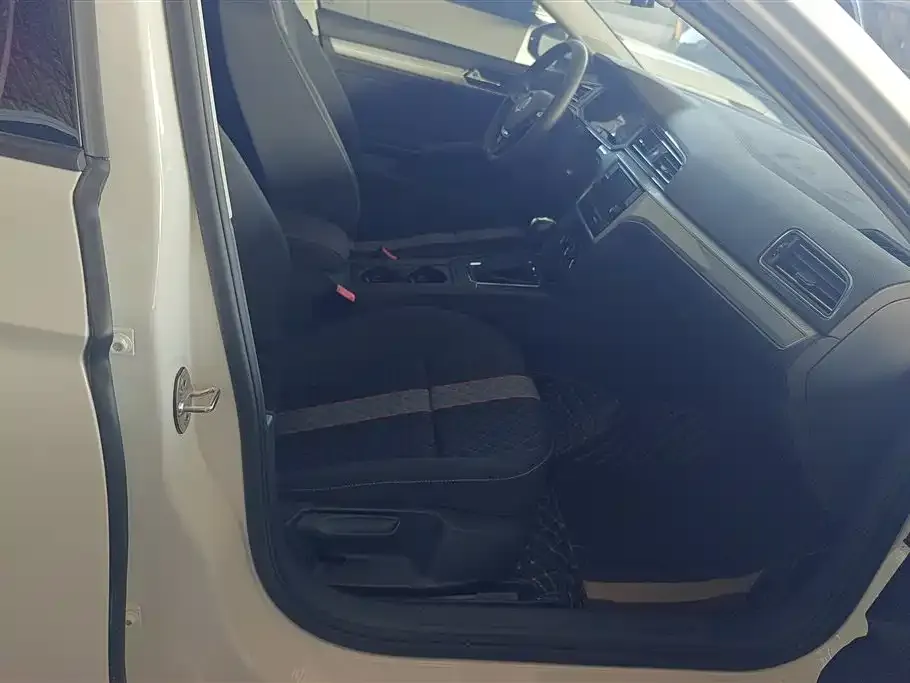 Volkswagen Lamando 2021 из CN, фото 2