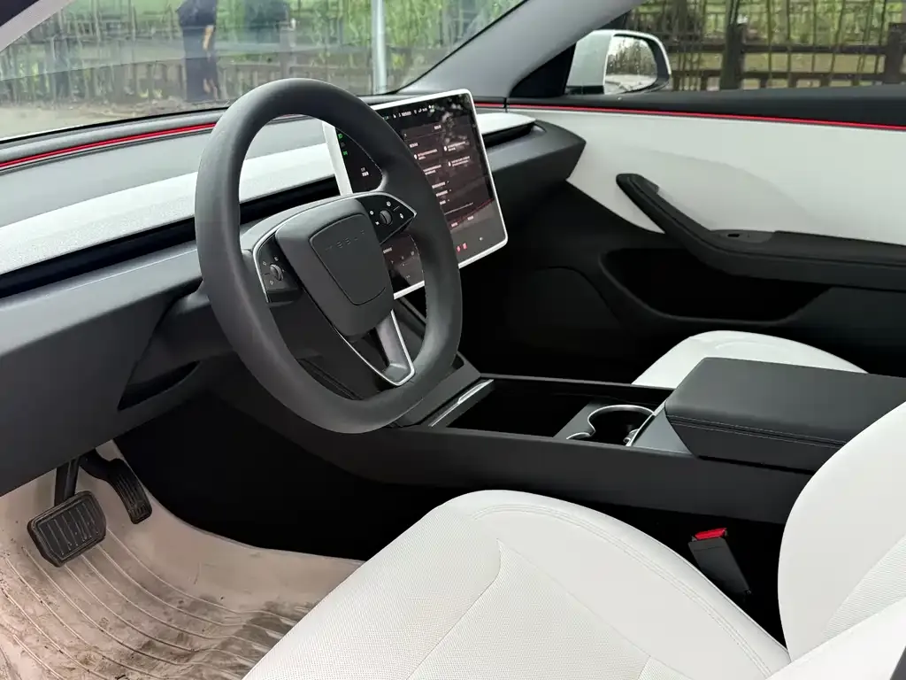 Tesla Model 3 — фото 9