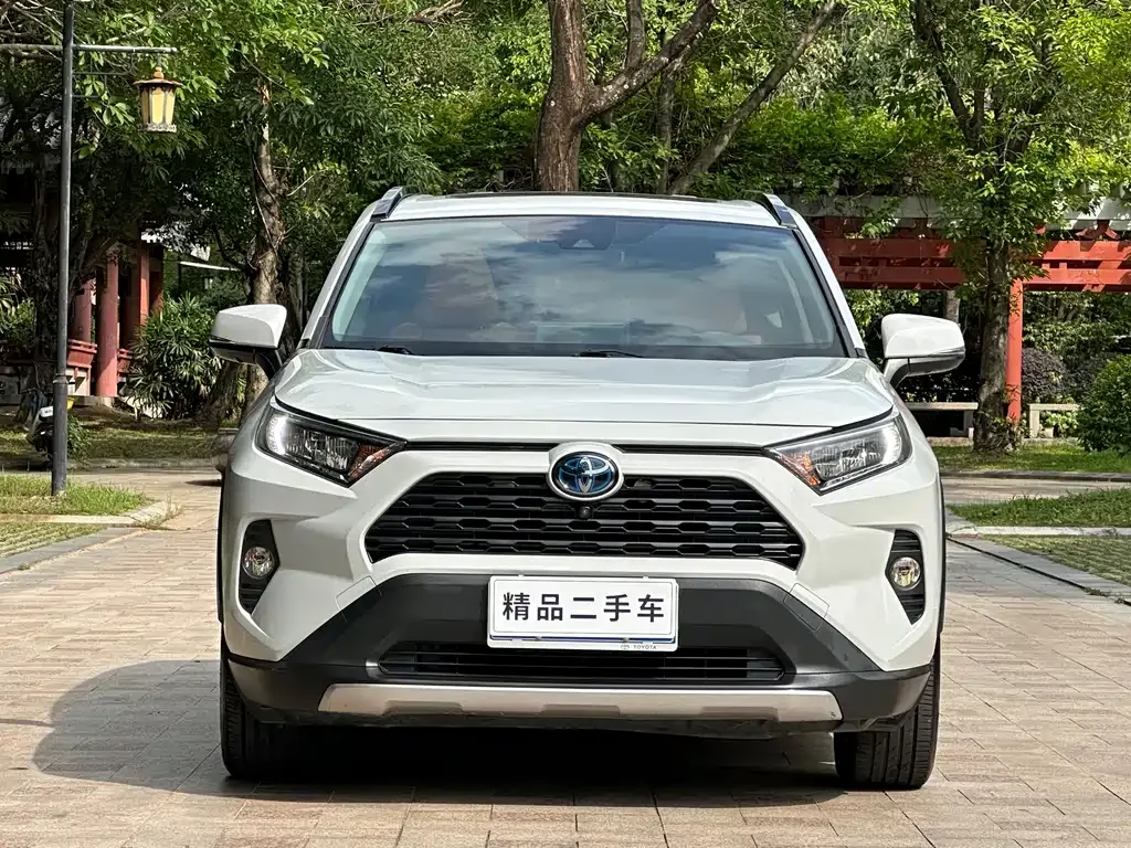 Toyota RAV4 — фото 5