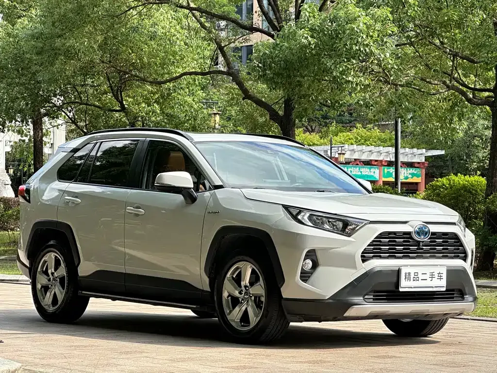 Toyota RAV4 — фото 6