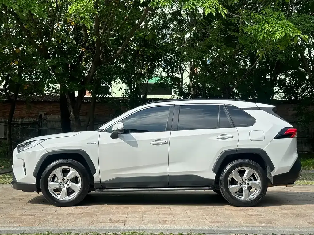 Toyota RAV4 — фото 9