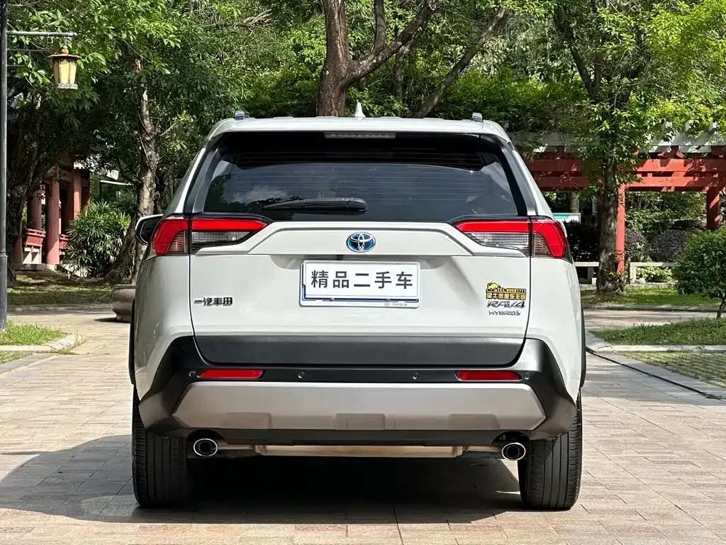 Toyota RAV4 — фото 10