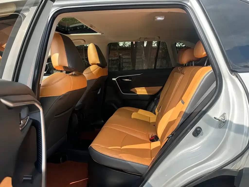 Toyota RAV4 — фото 4