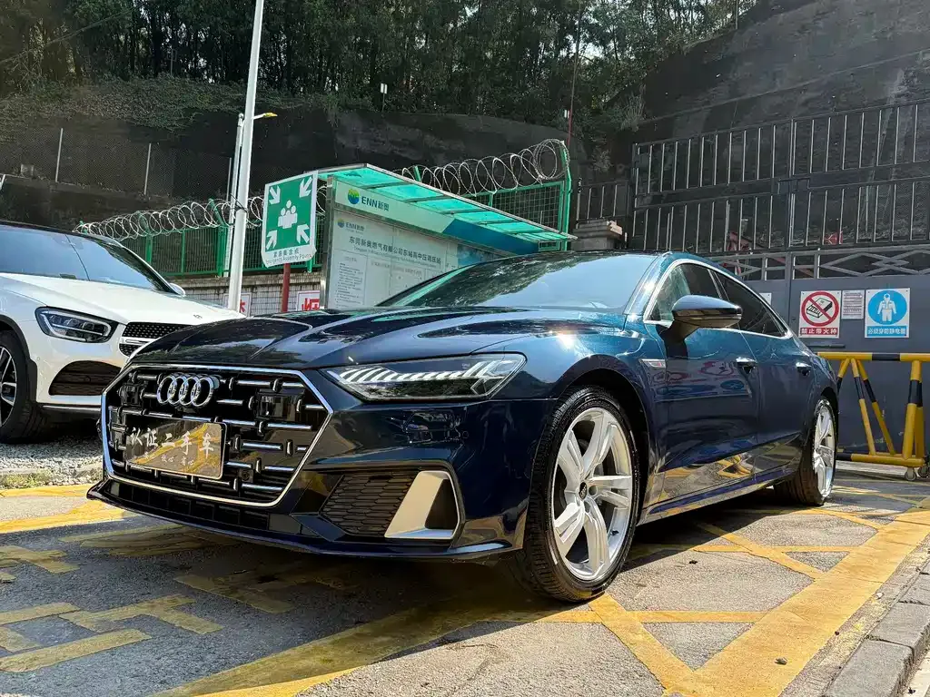 Audi A7L — фото 1