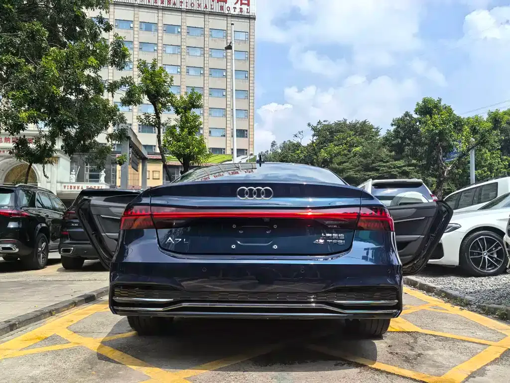 Audi A7L — фото 7
