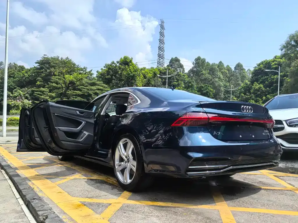 Audi A7L — фото 9