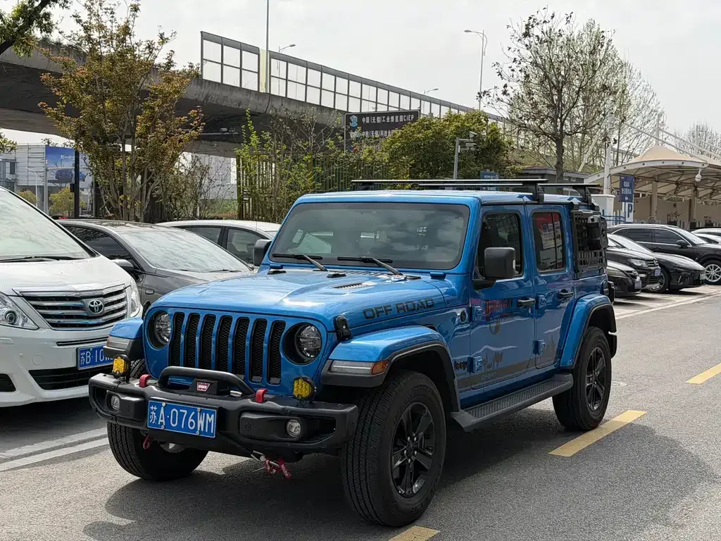 Jeep Wrangler — фото 1
