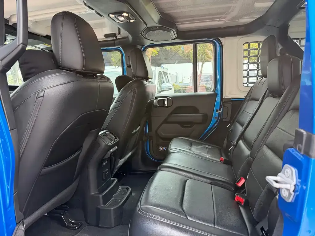 Jeep Wrangler — фото 2