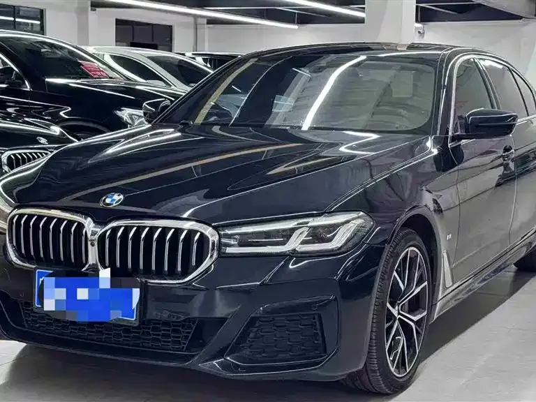BMW 5 Series — фото 1