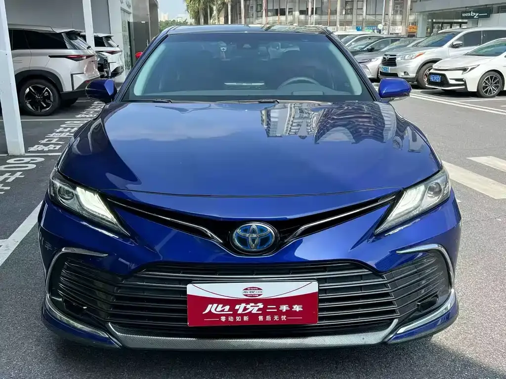 Toyota Camry — фото 5