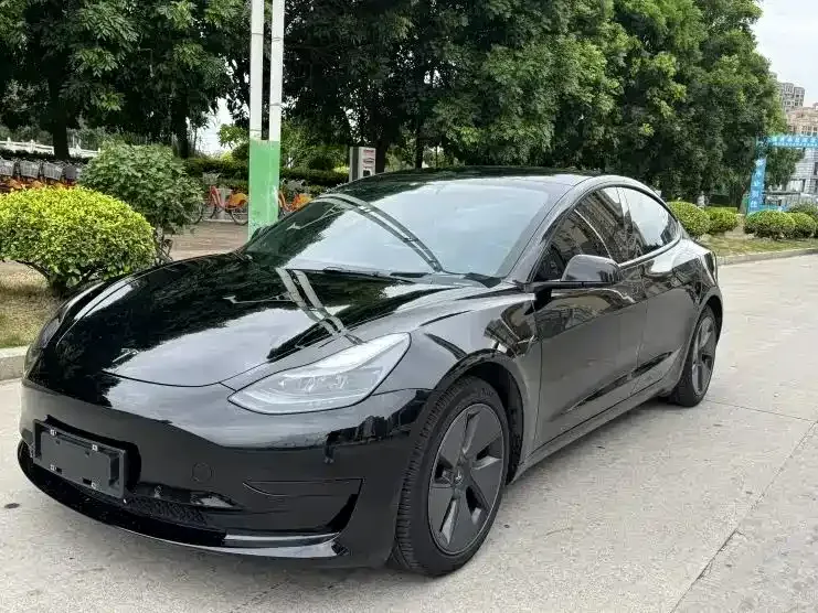 Tesla Model 3 — фото 1