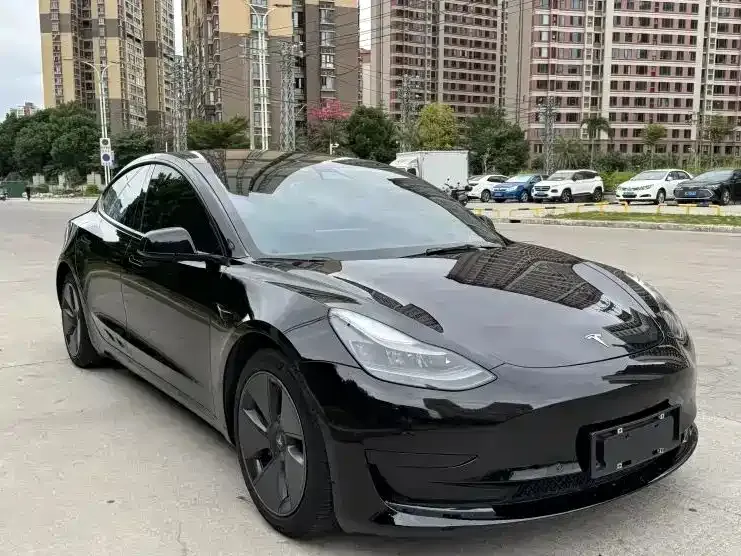 Tesla Model 3 — фото 8