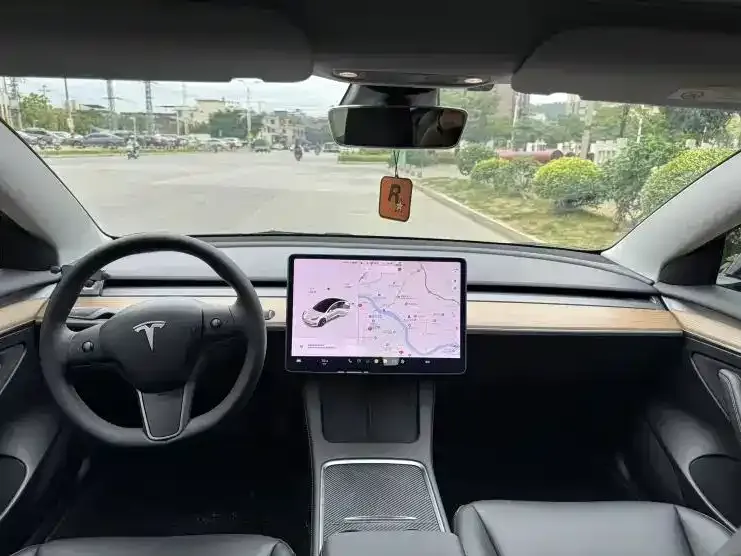 Tesla Model 3 — фото 6