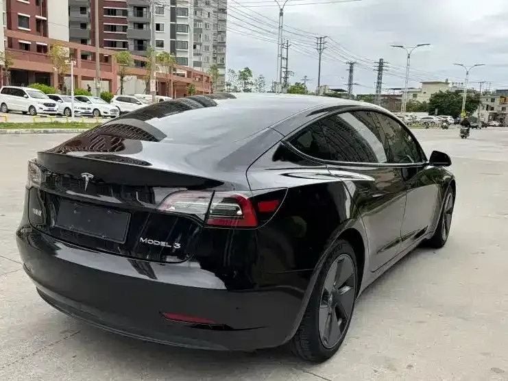 Tesla Model 3 — фото 2