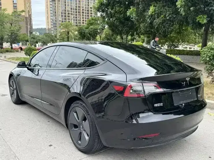 Tesla Model 3 — фото 3