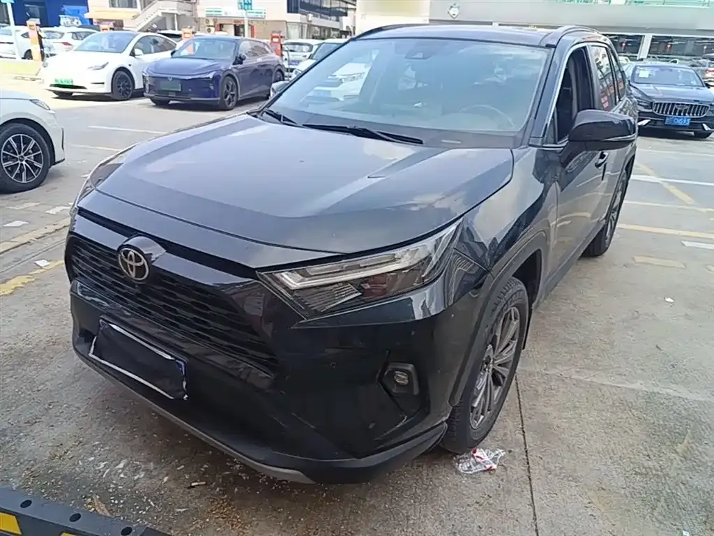 Toyota RAV4 — фото 1