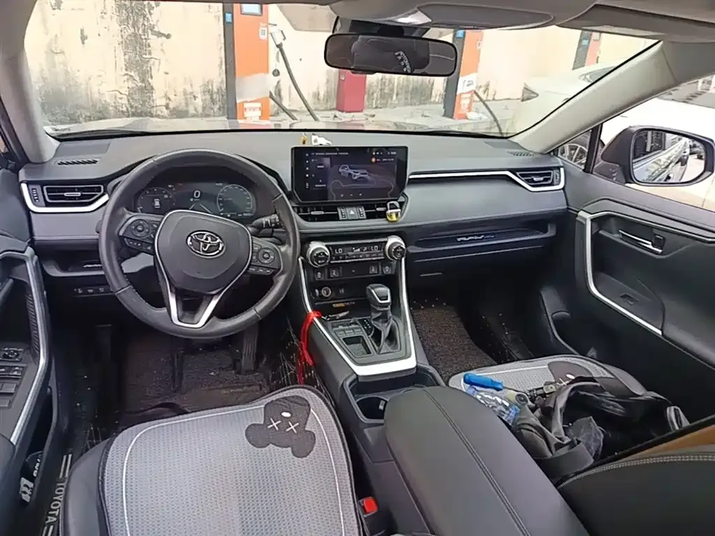 Toyota RAV4 — фото 6