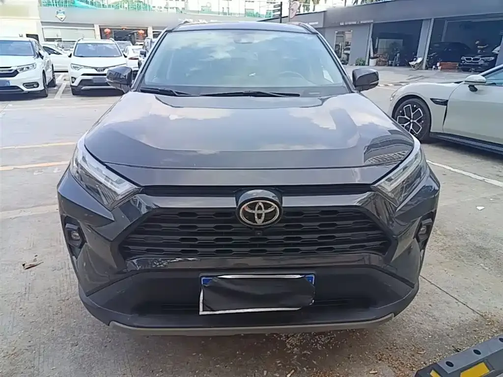 Toyota RAV4 — фото 5