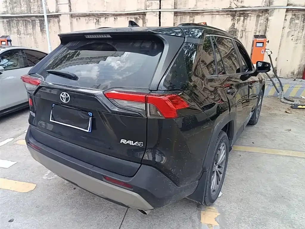Toyota RAV4 — фото 2
