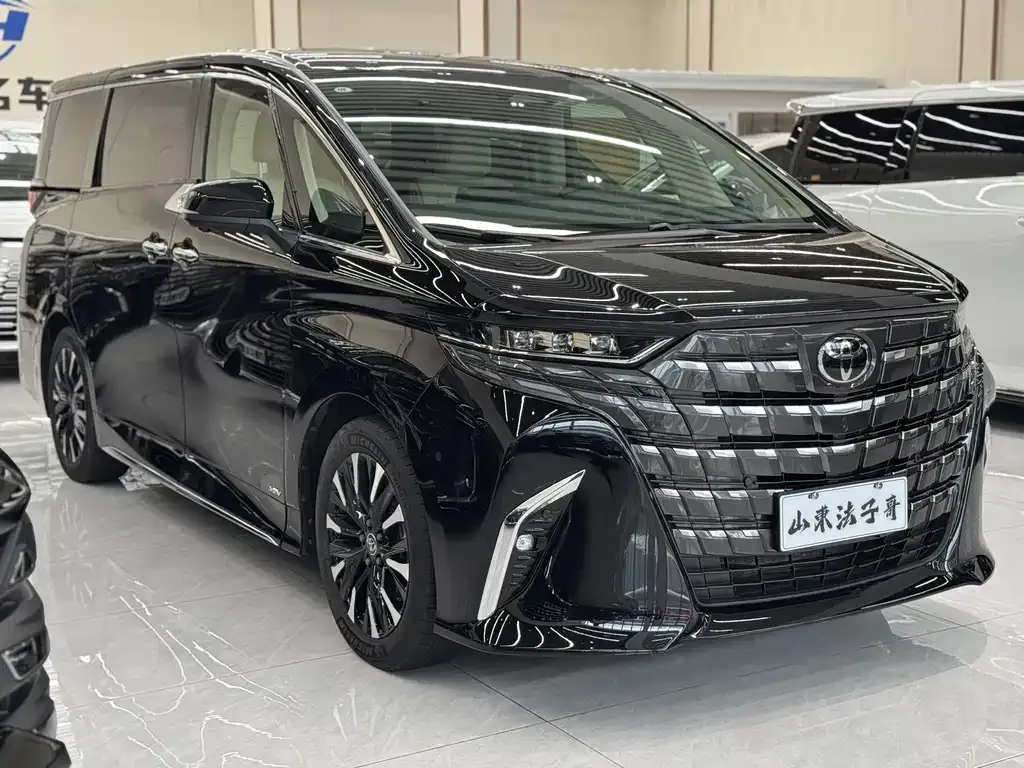Toyota Alphard — фото 3