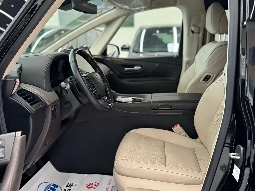 Toyota Alphard — фото 2